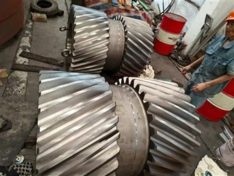 Veliki industrijski zupčanici po mjeri: spiralni, prstenasti, točak i osovina